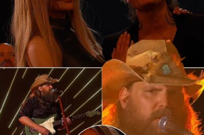 Keith Urban officially became the first artist since 2010 to be honored live on television with the Triple Crown award – a rare title for those who have been named in three prestigious categories. AND TO CELEBRATE THIS BIG EVENT IN HIS LIFE, Chris Stapleton performed the hit that has been associated with his career, Keith was silent in the audience, his eyes filled with tears, not leaving the stage. Next to him, his wife who has accompanied him for many years held her husband’s hand tightly, sharing that sacred moment. And then, the final ballad sounded – a song written specifically to honor Keith’s musical journey and their undying love – as a gentle but emotional affirmation: music is where his heart belongs, and family is the reason he continues to shine.